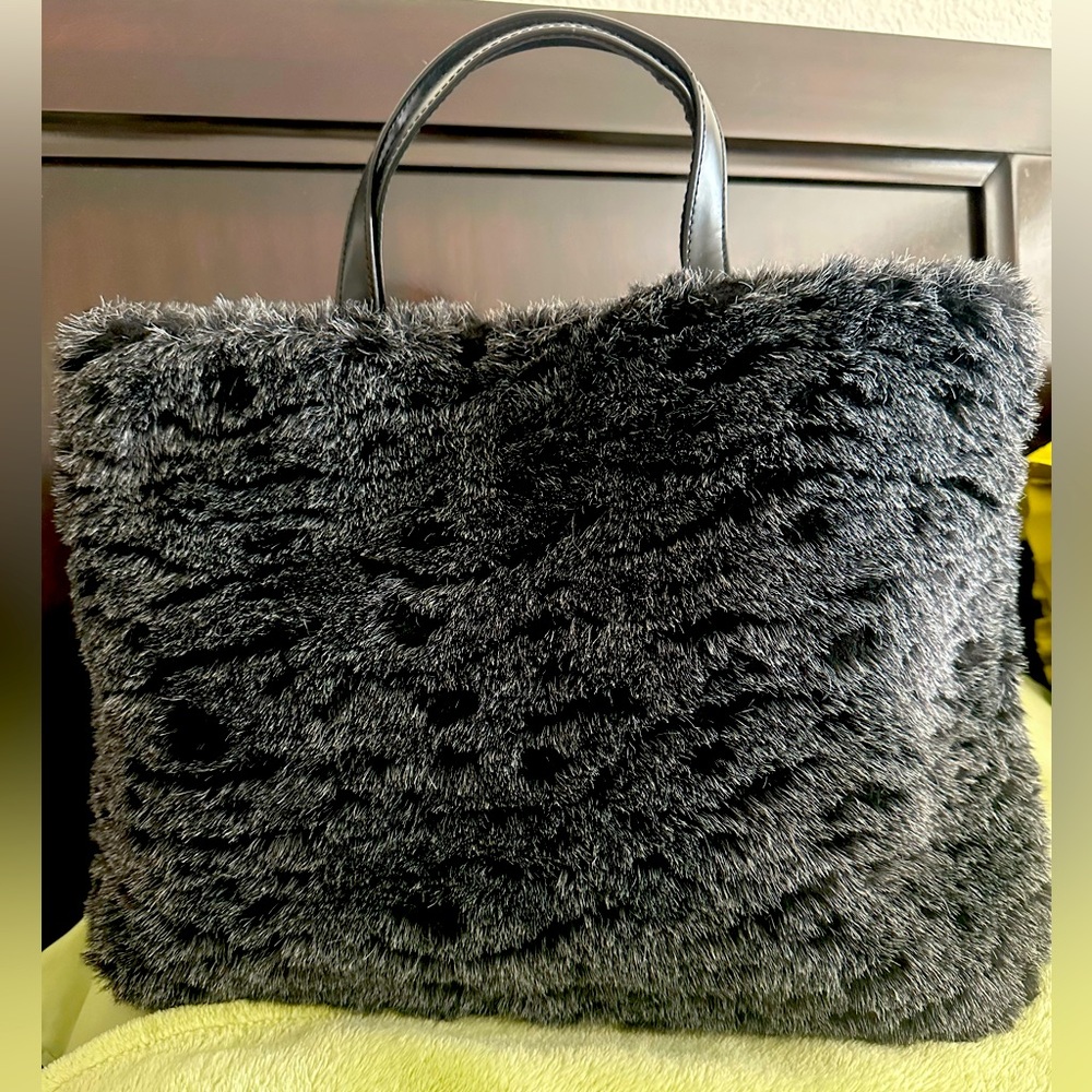 NWOT - Lancôme Faux Fur Large Perfume Tote